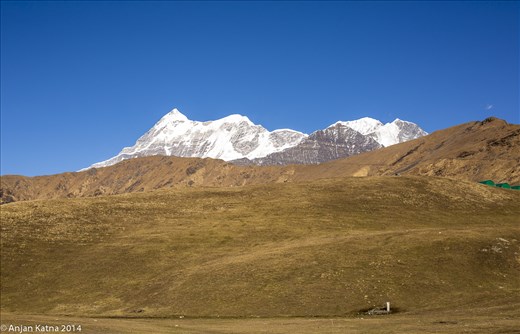 The trishuli peak towers above the Bedni medows