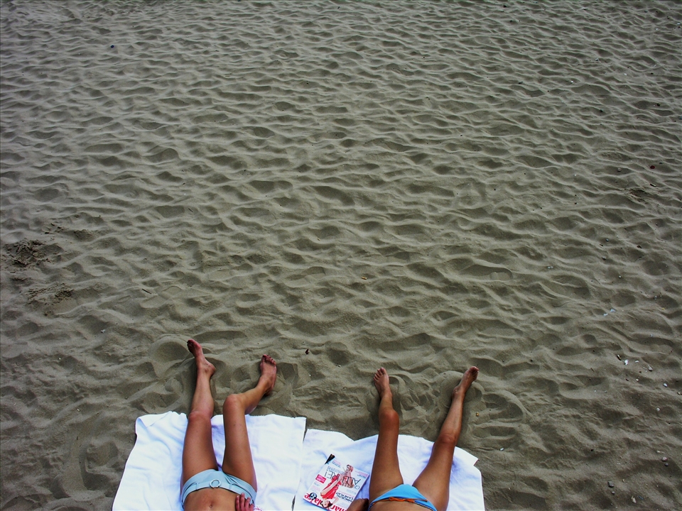 Lido di Jesolo, legs on the beach (2009)