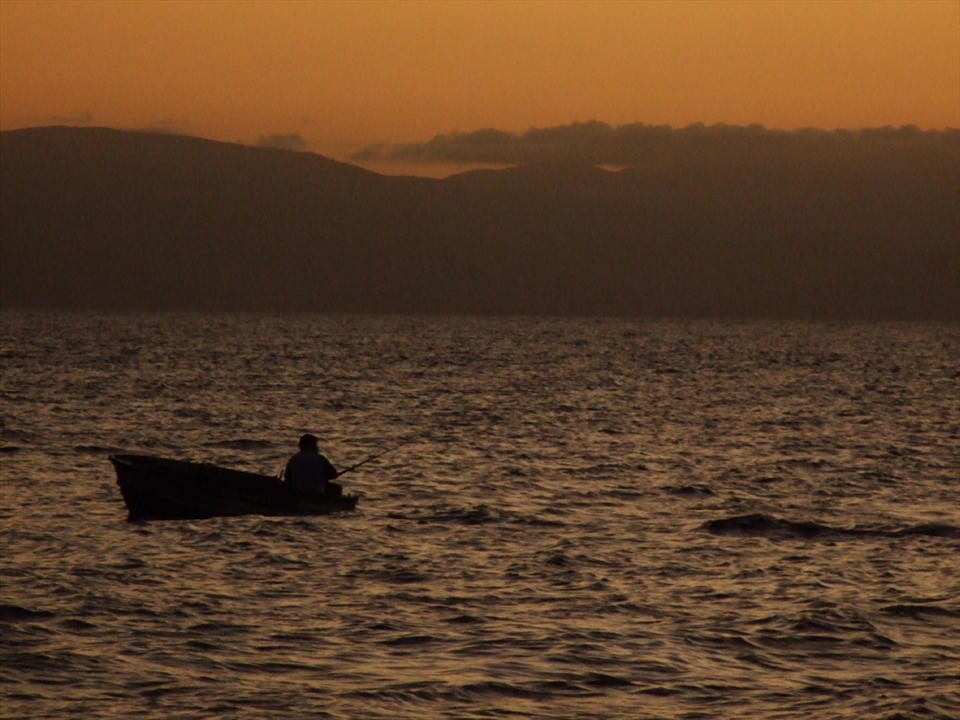 SOLITUDE AT SEA: Another show of natural wonder as the sun sets on a man still trying his luck at catching a fish while he waits to be rescued after his “tinny” went astray from the main boat during a fishing trip off Palm Island in North Queensland. Recreational fishing is a popular activity as well as a source of income for coastal communities in Queensland, according to the Great Barrier Reef Marine Park Authority. 
