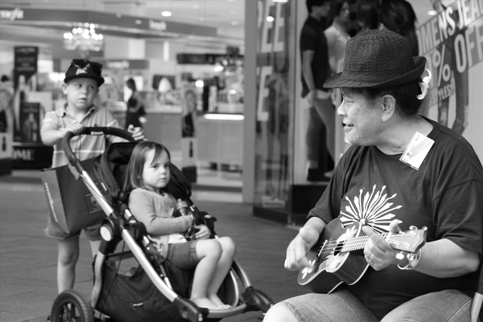 A different scene piques the interest of these children on the bustling Murray Street, where an ID’d ukulele busker performs not far from other street performers. Buskers rely on gratuities but they also have to pay roughly $24 a month for a permit to play within allowed sites.