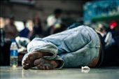 A man's sleeping on Hua Lamphong's floor: by annguyen, Views[528]