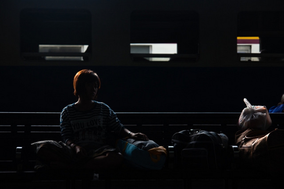 Waiting, besides the rail track