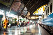 A monk walking along Hua Lamphong Railway sation: by annguyen, Views[444]