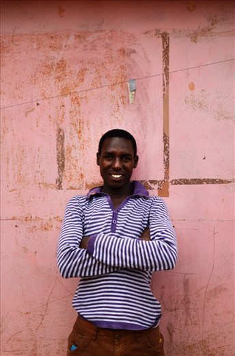 This guy was very fashionable and wanted me to take a picture of him. He was so proud and I'm very glad he came to me for the picture. A good smile makes a day. Together with Jeffrey he embodies this positive attitude that I encountered being there.