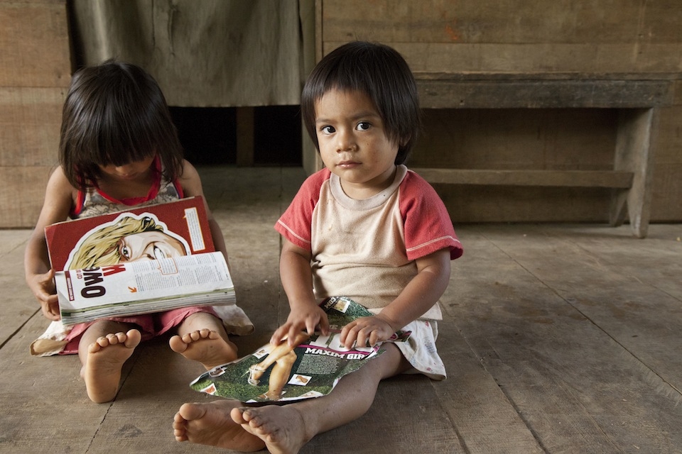 Omar and his friend Yankuam read a lifestyle magazine containing Owen Wilson and an article titled “The Hottest 100 Maxim Girls”. Fundecoipa aims to preserve cultural and ecological aspects of the Shuar community through language programs, however this scene illustrates how interconnectedness with other cultures is inevitable.