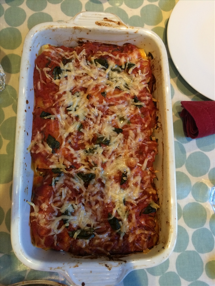 Whole dish of lasagne rolls 