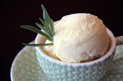 Prepaired garlic ice cream... Omn omn!