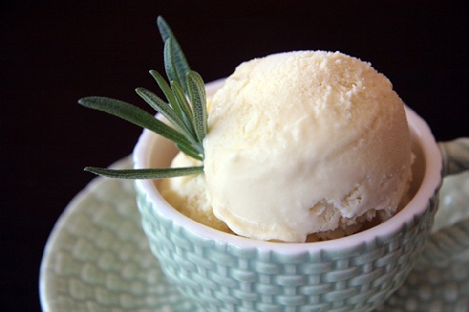 Prepaired garlic ice cream... Omn omn!