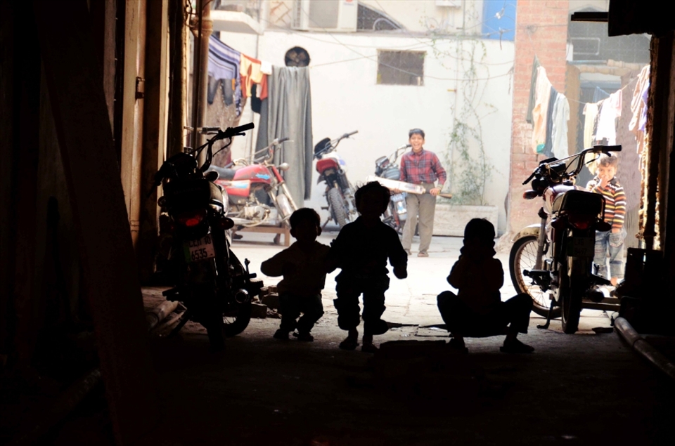 It was a sunny winter day and a weekend as well. The children do not have access to play grounds but they are used to playing cricket on the street. Cricket is the most played sport in this part of the world. 
