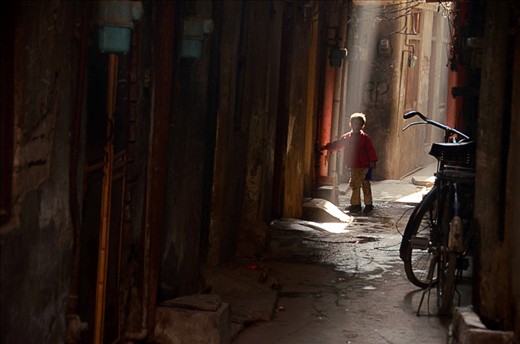 The life inside the walled city of Lahore has a taste of its own. It is so serene yet so busy. I stood at the end of this street, attracted by the wonderful light and ambiance; seeing the hawkers pass by, garbage man collecting garbage on his bicycle and children running errands for their mothers.