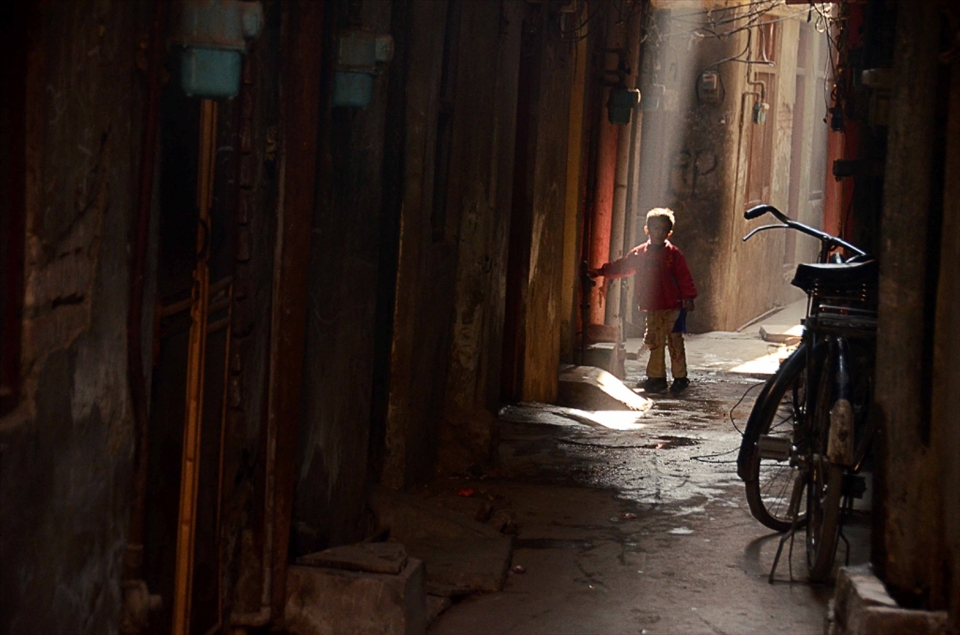 The life inside the walled city of Lahore has a taste of its own. It is so serene yet so busy. I stood at the end of this street, attracted by the wonderful light and ambiance; seeing the hawkers pass by, garbage man collecting garbage on his bicycle and children running errands for their mothers.