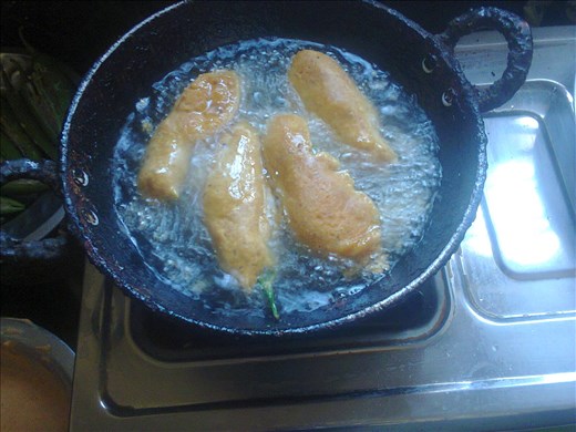Mirchi being fried 