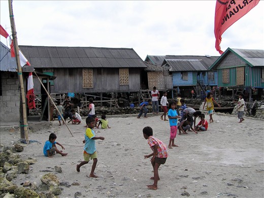 Playing in the Yard. Kids of Bajo spent the afternoon in the artificial yard in 