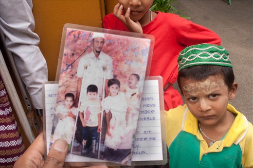Mohammad Hasim, a burmesse moslem, is one of hundreds among other Moslem who came to Chiang Mai, Thailand to beg for money during Ramadhan month. Because of his legs disabilities, he begs around Chiang Mai, spending some time in the morning market, mosque, school, or any Moslem community area. He has 2 sons, whom came along with Hasim to Chiang Mai, and 2 daughters who stay Burma. His wife passed away several years ago. During the night they sleep on the road and always come to the mosque during iftar for free meals. Thailand government gives legal and written permit for Burmese Moslem to beg in their country during Ramadhan (30 days maximum). 