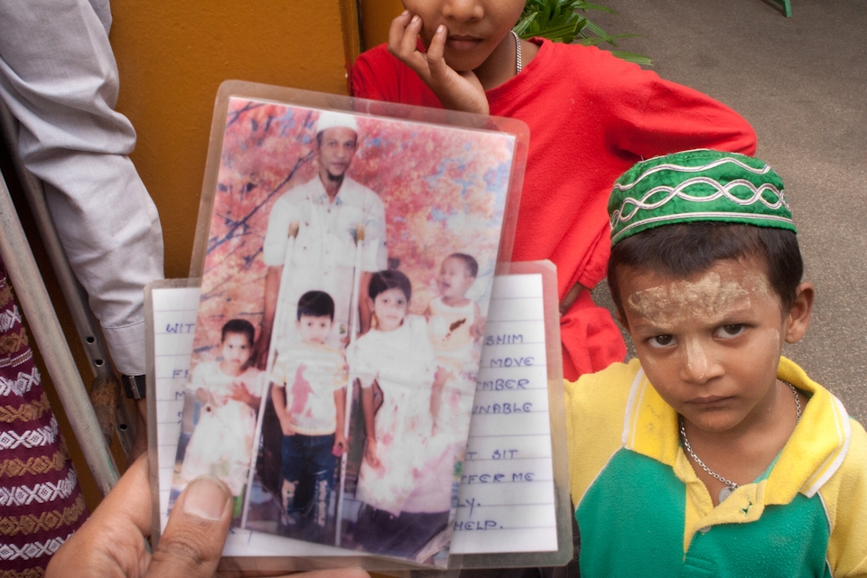 Mohammad Hasim, a burmesse moslem, is one of hundreds among other Moslem who came to Chiang Mai, Thailand to beg for money during Ramadhan month. Because of his legs disabilities, he begs around Chiang Mai, spending some time in the morning market, mosque, school, or any Moslem community area. He has 2 sons, whom came along with Hasim to Chiang Mai, and 2 daughters who stay Burma. His wife passed away several years ago. During the night they sleep on the road and always come to the mosque during iftar for free meals. Thailand government gives legal and written permit for Burmese Moslem to beg in their country during Ramadhan (30 days maximum). 