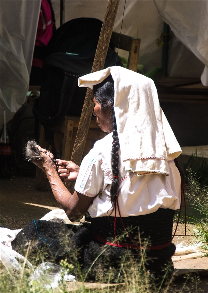 Indigenous woman working with wool in Chiapas.