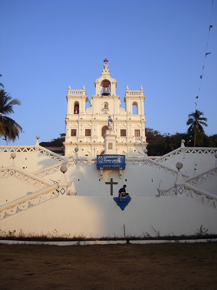 Goa is the smallest state of India,located in West India. The church we see in the snap is PANAJI CHURCH,located in the state capital Panaji. Goa is a former Portuguese province,so people can see old Portuguese architechture here there in the state.Goa is famous for its old churches which was built during the Portuguese rule.
