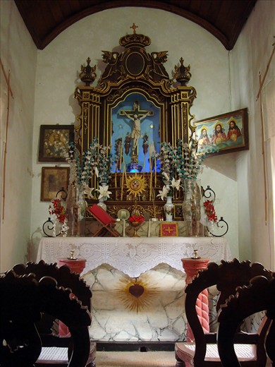 This photo is taken in Old Goa,which is the southern part of the state. This snap is taken in a museum which is maintained to give the tourists a feel of the old Portuguese homes.
This place gives a real feel how the old Portuguese culture.

