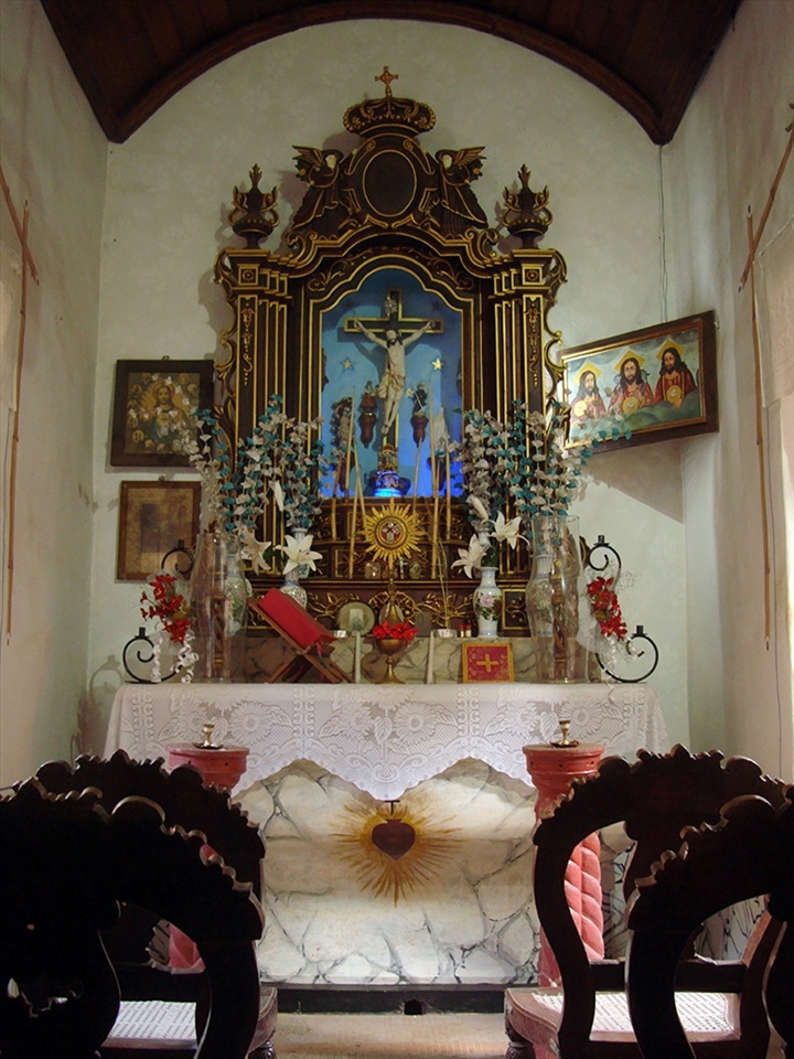 This photo is taken in Old Goa,which is the southern part of the state. This snap is taken in a museum which is maintained to give the tourists a feel of the old Portuguese homes.
This place gives a real feel how the old Portuguese culture.
