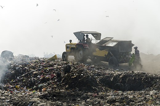 Truck of dumps arrived,People running after it to collect the fresh dumps