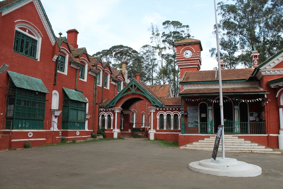 A Visit to one of the oldest universities of Ooty established by the British Empire ....One of the towns oldest buildings!!!!