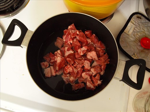 Add the pork butt to the vinegar, water and salt.
