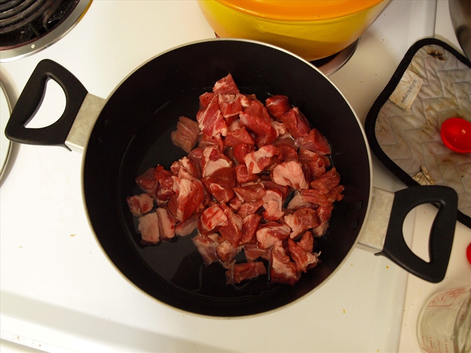 Add the pork butt to the vinegar, water and salt.