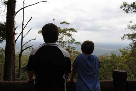 We continued on our exploration through parts of Tamborine Mountain that we hadn't really paid much attention to before and came across this view.  While my brother and I had both already seen it, my cousin was amazed that he could see Brisbane even with all the fog and the smoke.