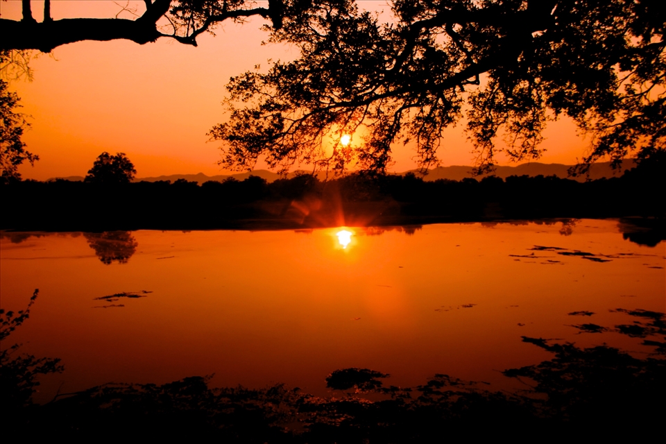 Sun rise without filter, by Kafue river.
