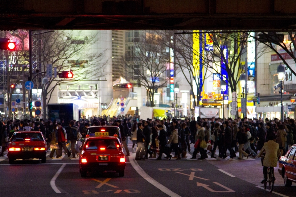 The rustle of modern day life in Tokyo at the Shibuya crossing. A present not dwelling on the history of the past.
