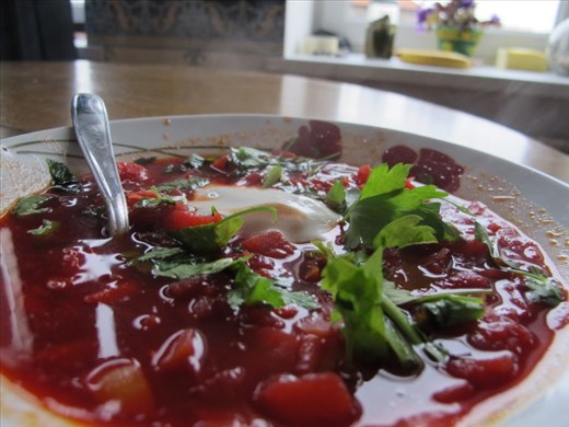 Eat the tasty borsch and be happy