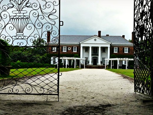 The plantation shows the difference in lifestyles between slaves & their owner.