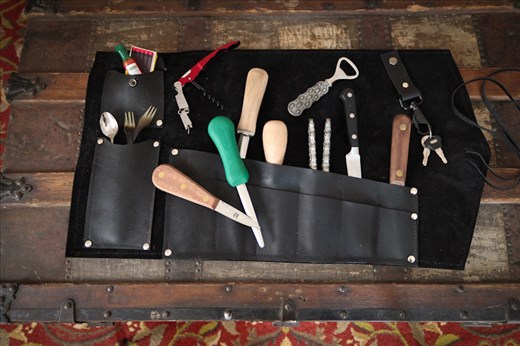 All the right tools to present the perfect oyster.