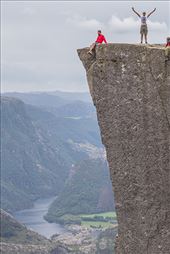 People use to sit on the edge for feel the freedom of that amazing place.: by awesometraveller, Views[357]