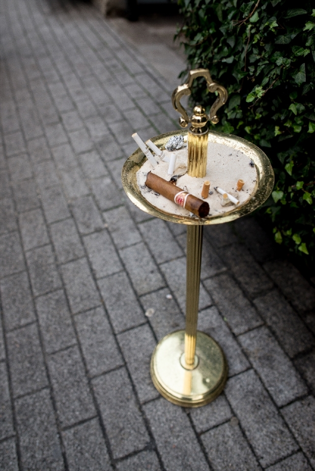 I came across it when wandering over london, this is in the south of hydepark it seems a very pouchy area. I like the perspective effect that a wide angles gives when shooting from the top of this object.