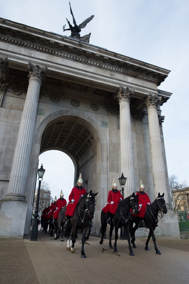 The horse guard parade crossing the Wellington Arch.
I chase this picture for 2 days, on the first I spotted it but I wasn't in a good position, the next day was chrismas then I wasn't sure if they would go there. So on 26 I went there made the composition and wait, wait, then I thought they would not come so I started to walk away when I saw them coming. I runed to my position and got this picture. I would try it again if I had one day more.