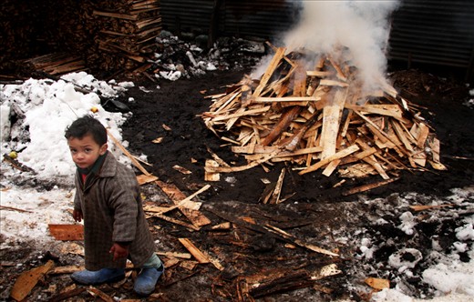Smouldering fire threatens to ENGULF THE PARADISE
