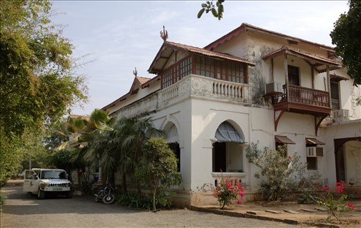 Portable fantasies - huge space but few heads