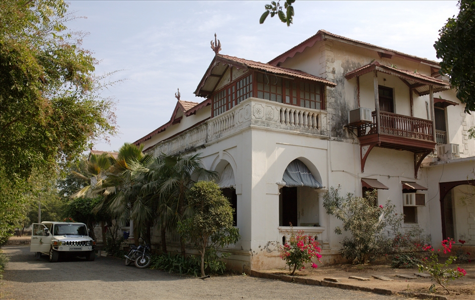 Portable fantasies - huge space but few heads