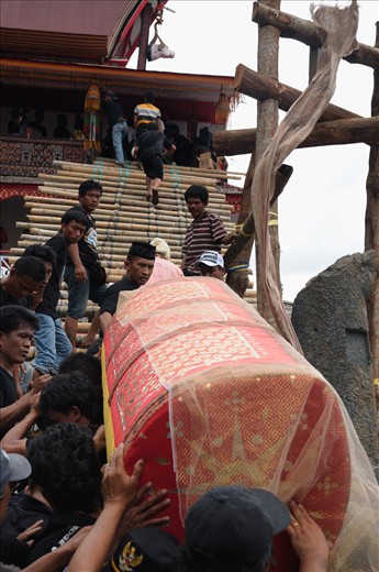 Lakian, the place for coffin. And this is the begining of Rambu Solo