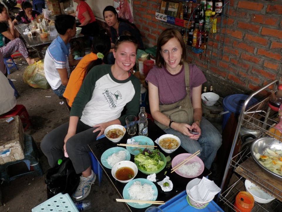 Enjoying Bun cha in spring 2010 - I'm the one in the green & white Madhatters shirt. 