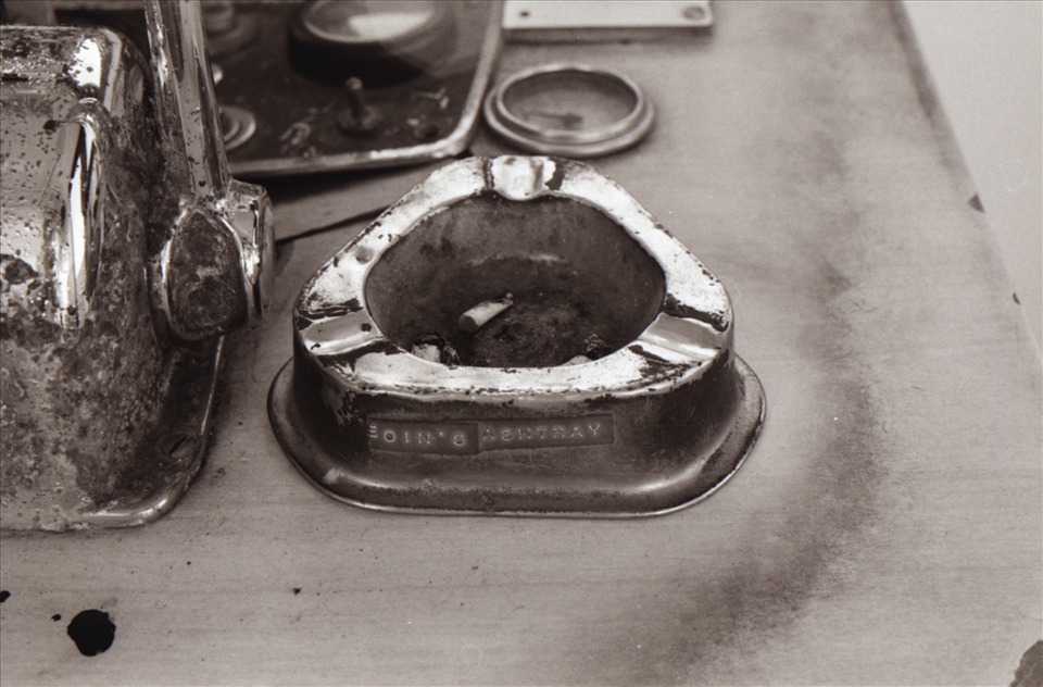 Eoin rolls another cigarette as we steam towards Point Samson harbour “A friend told me she’d given up twenty years ago but could still pick one up again at any second… sounds like twenty years of torture… and besides, everything I do is timed in cigarettes. It takes 2 to get the anchor down.”