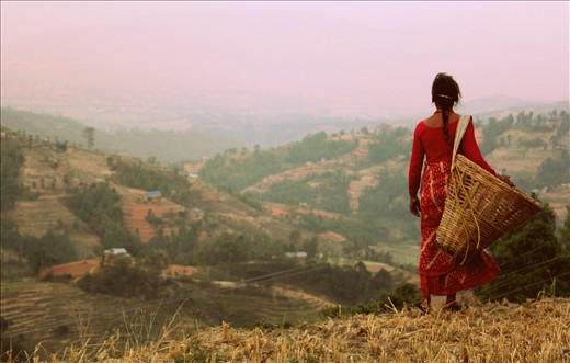 A women stares into the vast valley