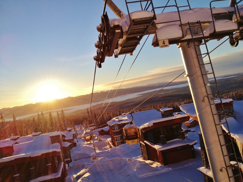 Riding the gondola down to breakfast on this absolutely beautiful bluebird day.