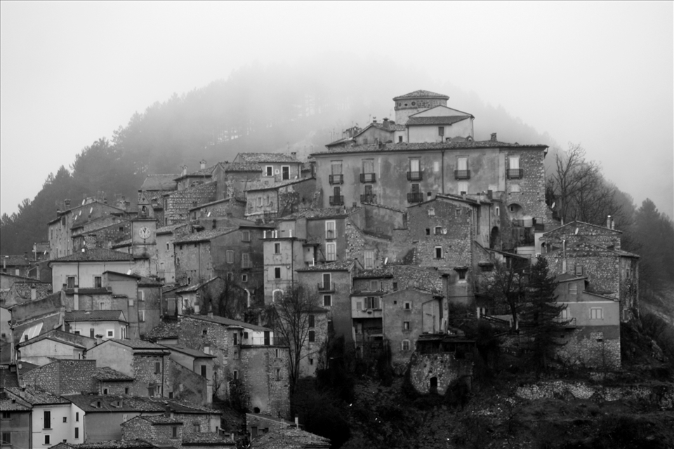 The village of Scanno, the Christmas crib: an enclosed universe of italian culture