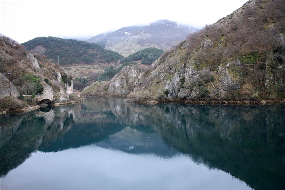 Winter and its transposition of colours onto the mountain vest, visualising time