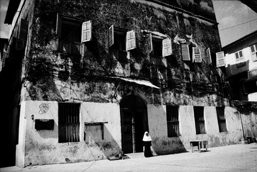 Kashish stays at school until the shadows are long as she dreams of finding her voice in a world dominated by men. Unlike all the women in her family, she wants to be heard.