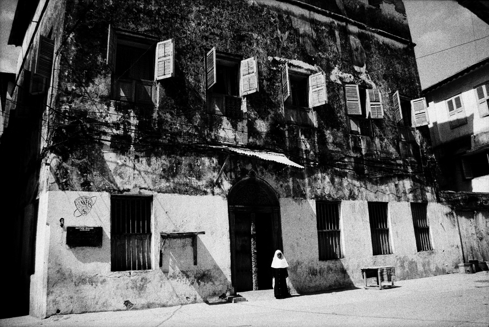 Kashish stays at school until the shadows are long as she dreams of finding her voice in a world dominated by men. Unlike all the women in her family, she wants to be heard.