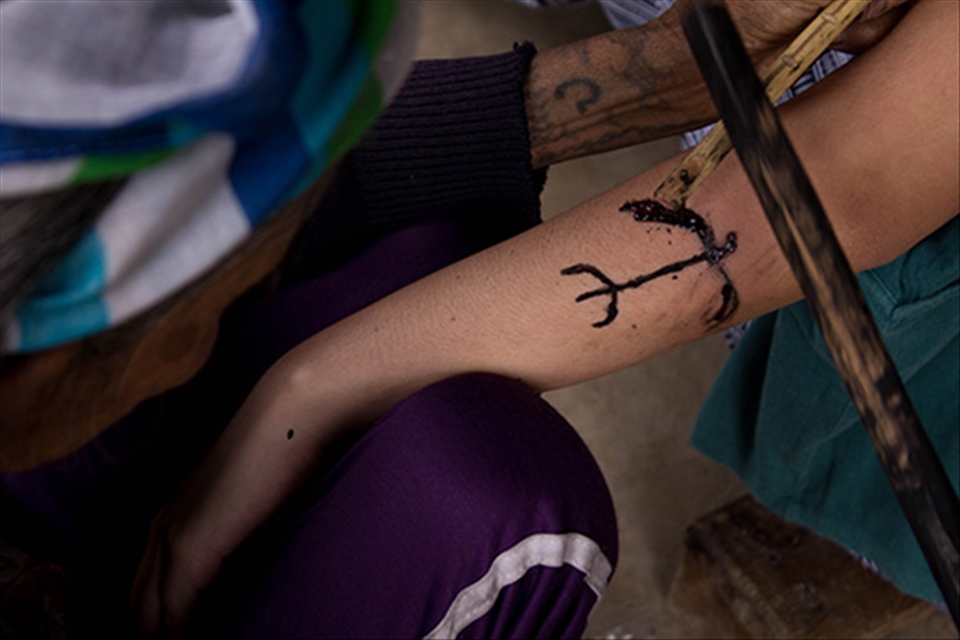 In Kalinga, people take pride in their tattoos. Kalinga male warriors who triumphed in battle and brought home the heads of their fallen opponents receive tattoos from the mambabatok (tattoo artist) as a symbol of honor, while tattoos given to the women are aesthetic in nature. Scholars believe that this tradition was practiced for centuries, but over the years, the tribal wars gradually ceased and tattooing headhunters discontinued. Fang-Od makes a living by giving tattoos to travelers from all over the world who seek their dying craft.
