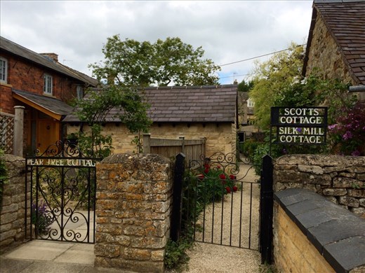 even the alleys are cute